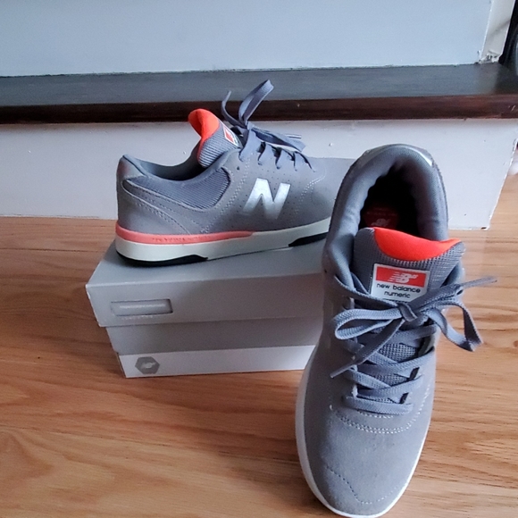 COPY - New in the box New Balance Mens size 8 - Picture 1 of 4